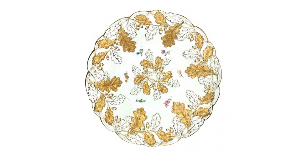 Decorative dish with embossed decoration